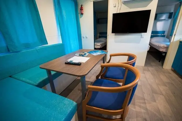 Karavan, 3 Yatak Odası (near Lake)