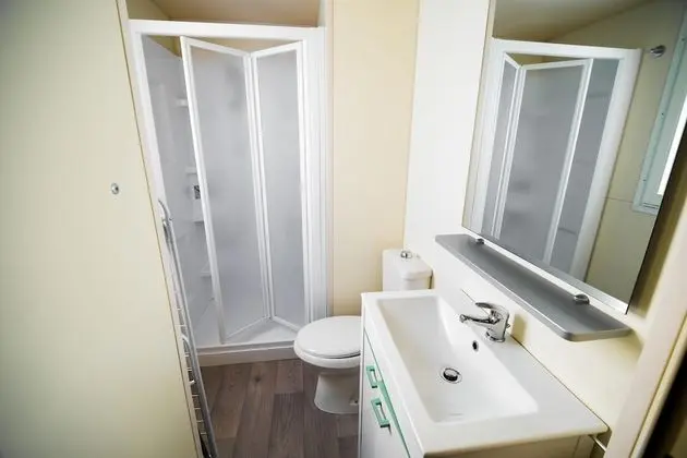 Karavan, 3 Yatak Odası (near Lake)