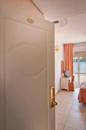 Comfort Tek Büyük veya İki Ayrı Yataklı Oda, Balkon