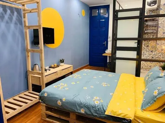 Üç Kişilik Oda, Veranda
