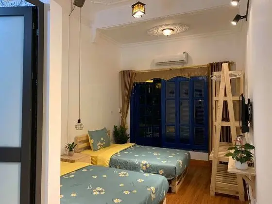 Üç Kişilik Oda, Veranda