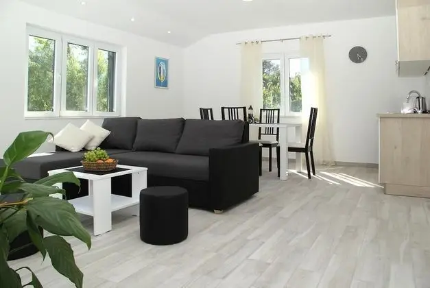 Apart Daire, Bahçe Manzaralı