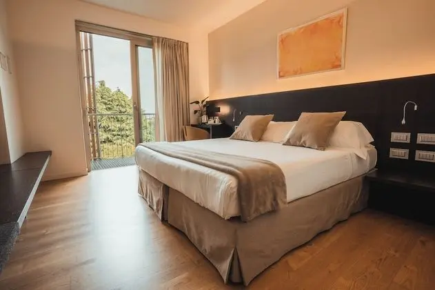 Standard Tek Büyük veya İki Ayrı Yataklı Oda, Bahçe Manzaralı