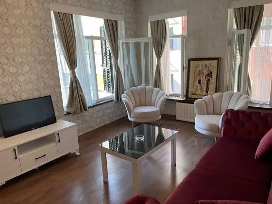 Tarihi Binada Deniz Manzarali Suit