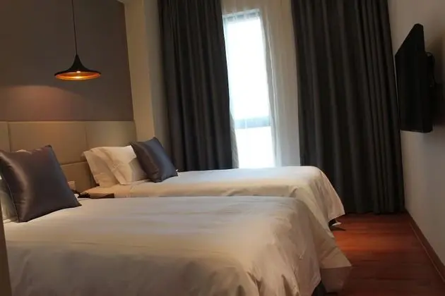 Superior Tek Büyük veya İki Ayrı Yataklı Oda, Küçük Mutfak