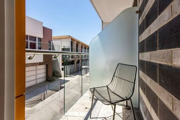 Tek Büyük Yataklı Oda (0 Bedroom)