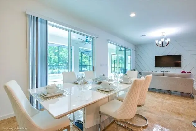 Villa (Spacious and Modern 8 Bedroom 5 Bathr)