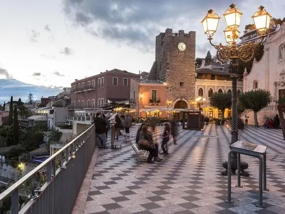 Ev, 1 Büyük (Queen) Boy Yatak ve Çekyat