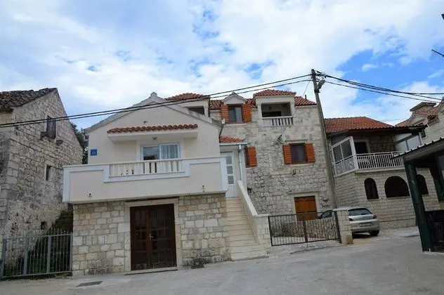 Apart Daire, 1 Büyük (Queen) Boy Yatak ve Çekyat