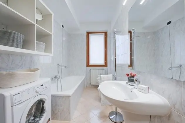 Standard Apart Daire, 1 En Büyük (King) Boy Yatak ve Çekyat (The Modern Apartment In Stresa)
