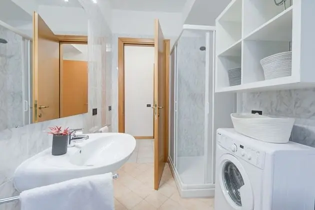 Standard Apart Daire, 1 En Büyük (King) Boy Yatak ve Çekyat (The Modern Apartment In Stresa)