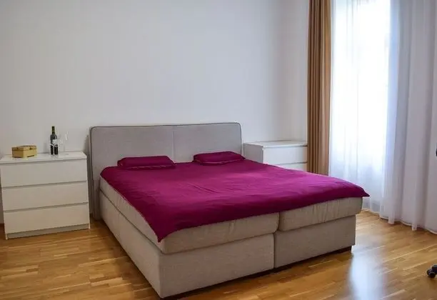 Business Tek Büyük Yataklı Oda