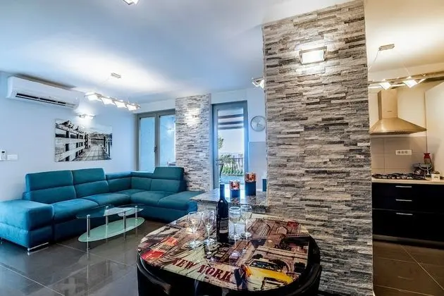 Apart Daire, 1 Büyük (Queen) Boy Yatak ve Çekyat