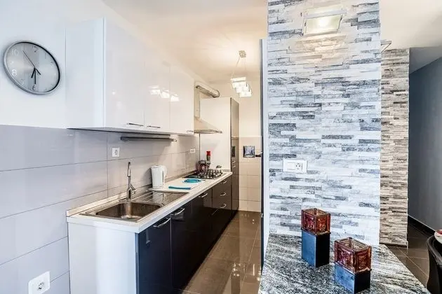 Apart Daire, 1 Büyük (Queen) Boy Yatak ve Çekyat