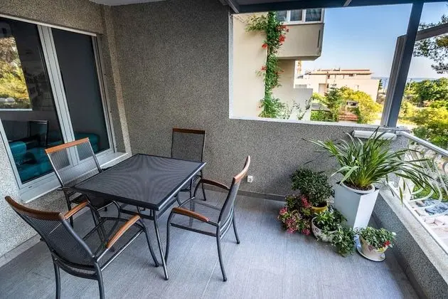 Apart Daire, 1 Büyük (Queen) Boy Yatak ve Çekyat