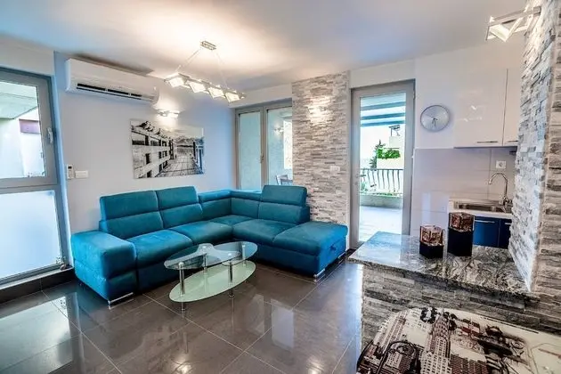 Apart Daire, 1 Büyük (Queen) Boy Yatak ve Çekyat