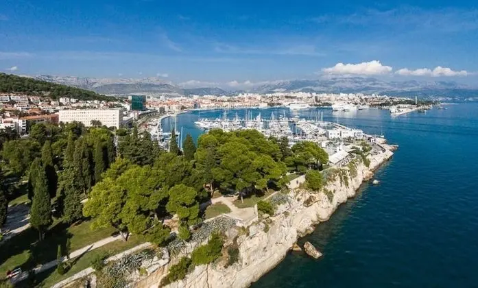 Apart Daire, 1 Büyük (Queen) Boy Yatak ve Çekyat