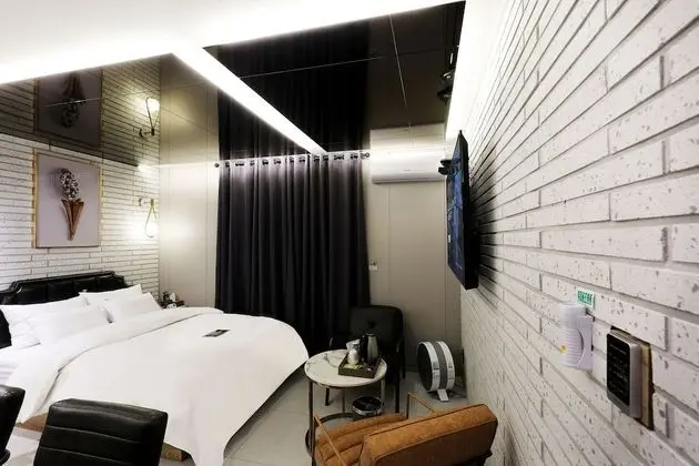 Premium Tek Büyük Yataklı Oda