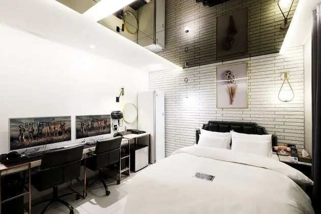 Premium Tek Büyük Yataklı Oda