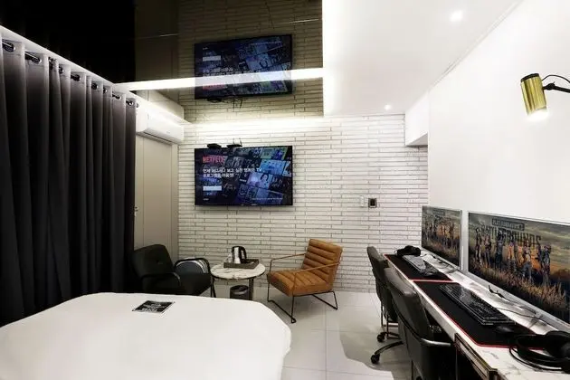 Premium Tek Büyük Yataklı Oda