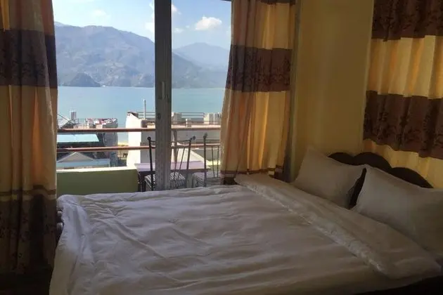 Deluxe Tek Büyük Yataklı Oda, Göl Manzaralı