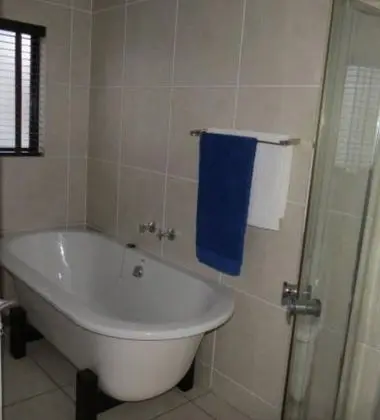 Deluxe Tek Büyük Yataklı Oda, 1 Yatak Odası, Özel Banyo, Avlu Manzaralı