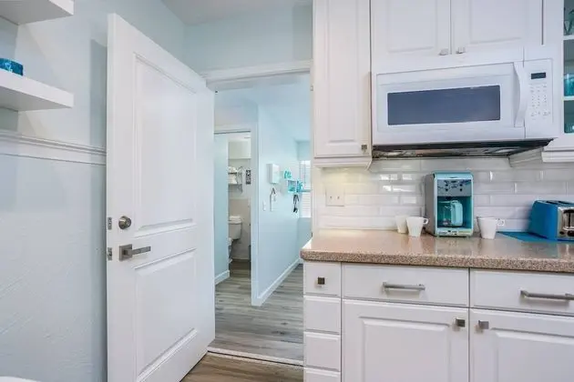 Ev (Modern Grove Duplex Unit A)