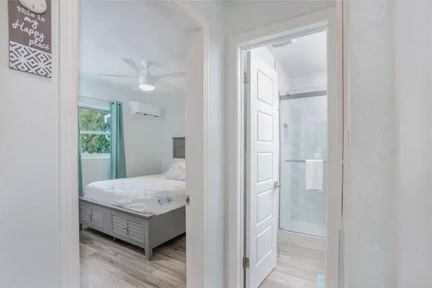 Ev (Modern Grove Duplex Unit A)