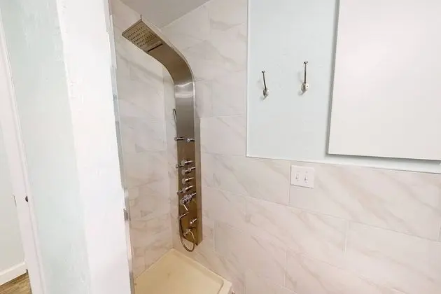 Ev (Modern Grove Duplex Unit A)