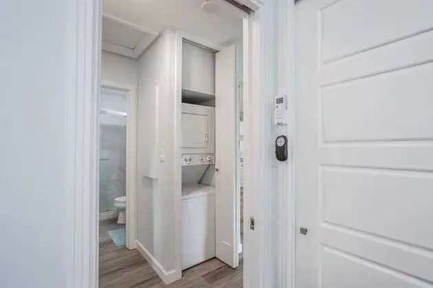 Ev (Modern Grove Duplex Unit A)
