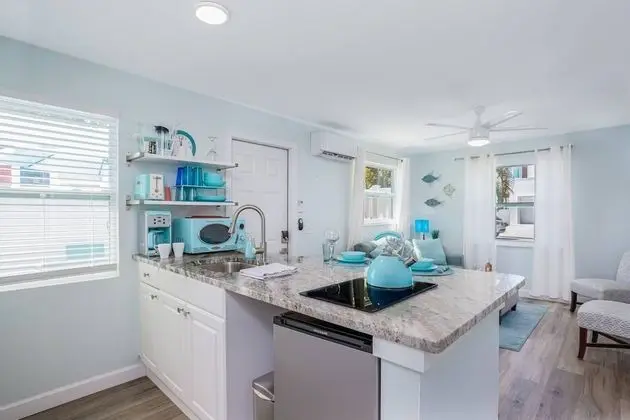 Ev (Modern Grove Duplex Unit A)