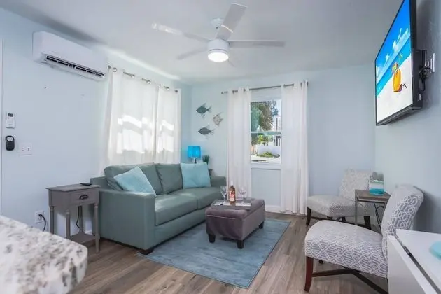 Ev (Modern Grove Duplex Unit A)