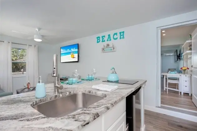 Ev (Modern Grove Duplex Unit A)