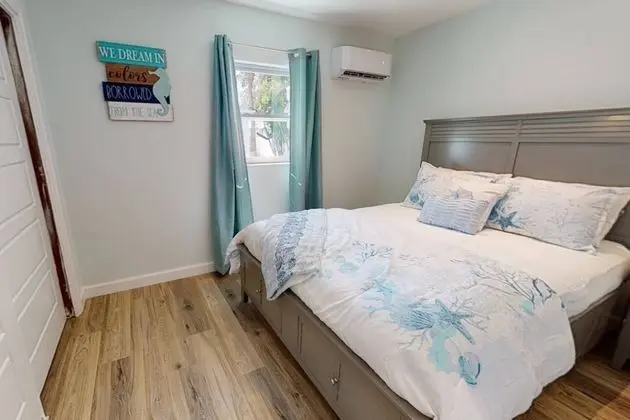 Ev (Modern Grove Duplex Unit A)