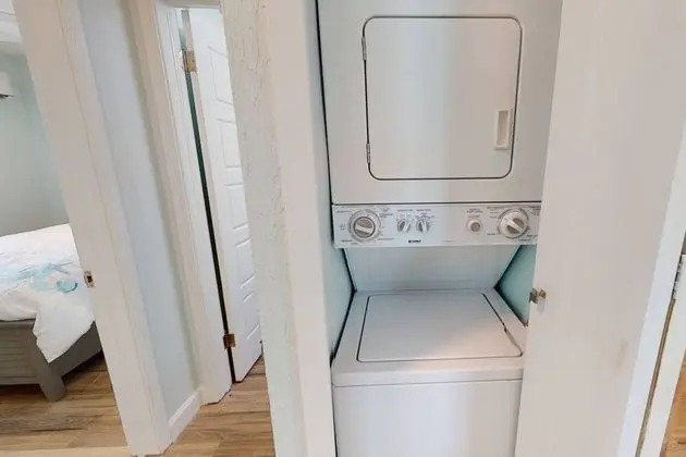 Ev (Modern Grove Duplex Unit A)