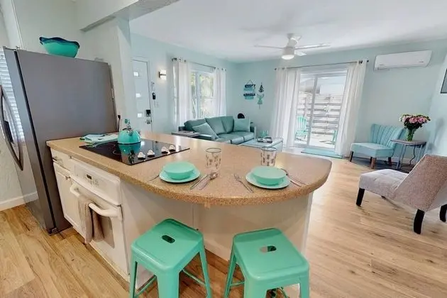 Ev (Modern Grove Duplex Unit A)