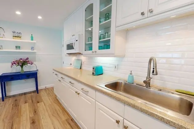 Ev (Modern Grove Duplex Unit A)