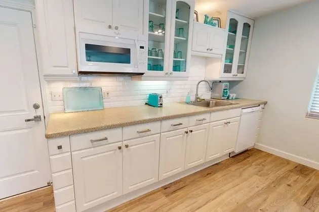 Ev (Modern Grove Duplex Unit A)