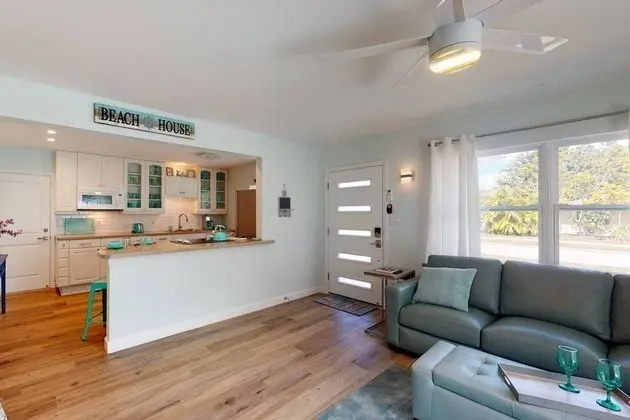 Ev (Modern Grove Duplex Unit A)