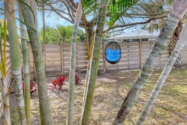 Ev (Modern Grove Duplex Unit A)