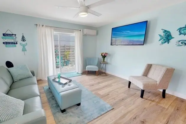 Ev (Modern Grove Duplex Unit A)