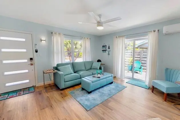 Ev (Modern Grove Duplex Unit A)
