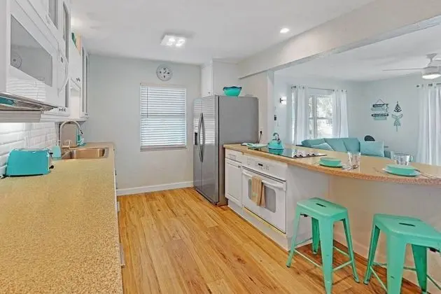 Ev (Modern Grove Duplex Unit A)