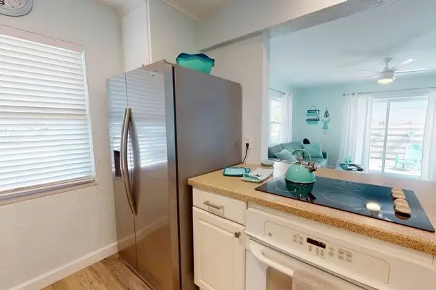 Ev (Modern Grove Duplex Unit A)