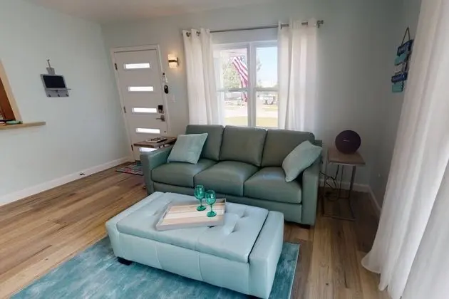 Ev (Modern Grove Duplex Unit A)