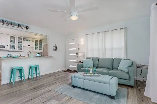 Ev (Modern Grove Duplex Unit A)