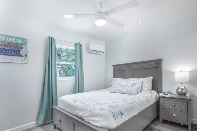 Ev (Modern Grove Duplex Unit A)