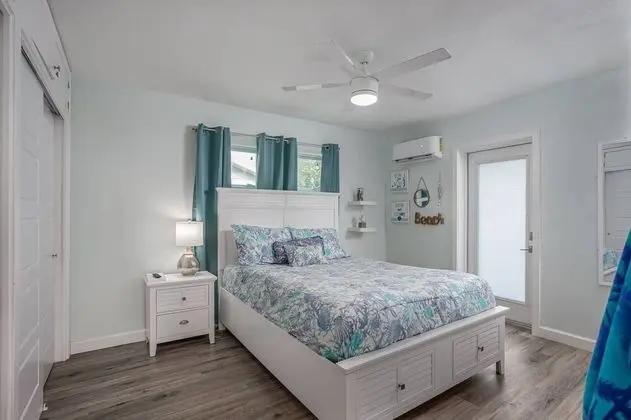 Ev (Modern Grove Duplex Unit A)