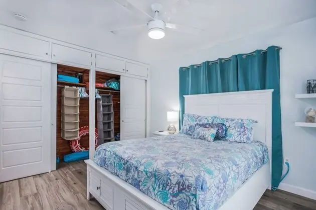 Ev (Modern Grove Duplex Unit A)