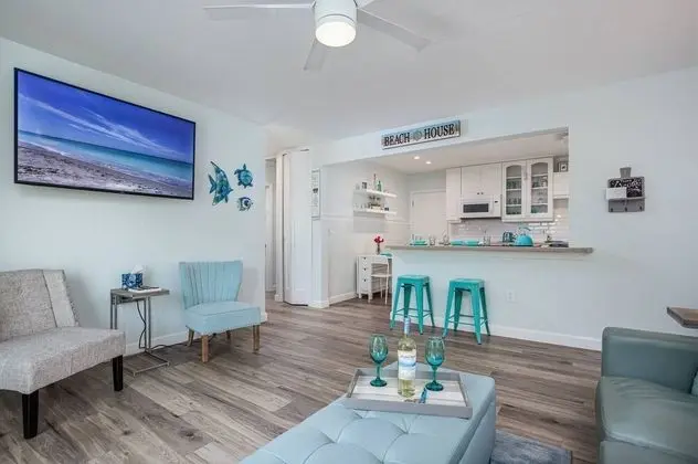 Ev (Modern Grove Duplex Unit A)